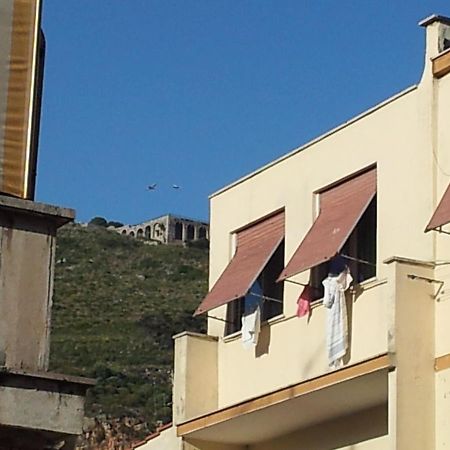 B&B Dimora Di Traiano Terracina Buitenkant foto
